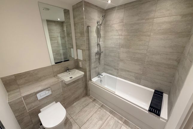 Flat 8  Flat 8, Stirling Drive, Luton photo 3