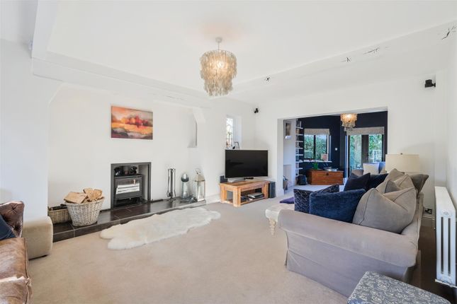 10, Hollymead Road, Chipstead photo 3