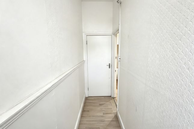 Dersingham Avenue, London photo 2