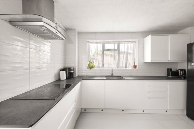 5, Sovereign Close, Ruislip photo 2