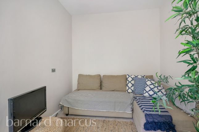 Flat 3, 52, Elsham Road, London photo 4