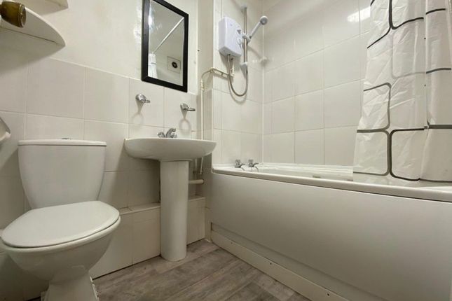53, Stephensons Court, Slough photo 5