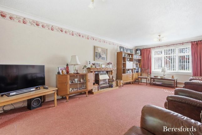 22, Walsingham Way, Essex photo 4
