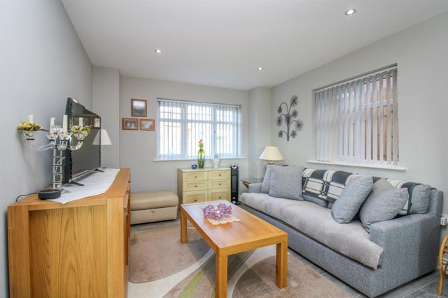 7, Stonehouse Crescent, Stanion photo 4