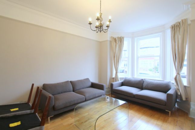 Flat to rent in Holmbush Road, London