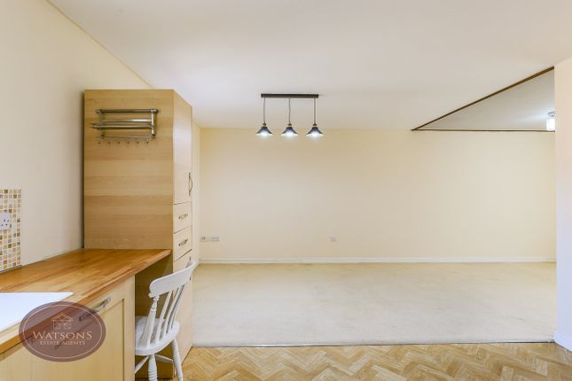 26, Riddles Court, Nottingham photo 4