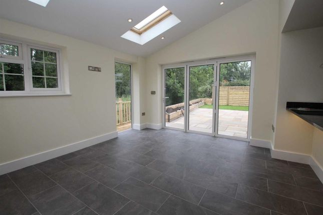 22 Two Waters Road, Hemel Hempstead photo 2