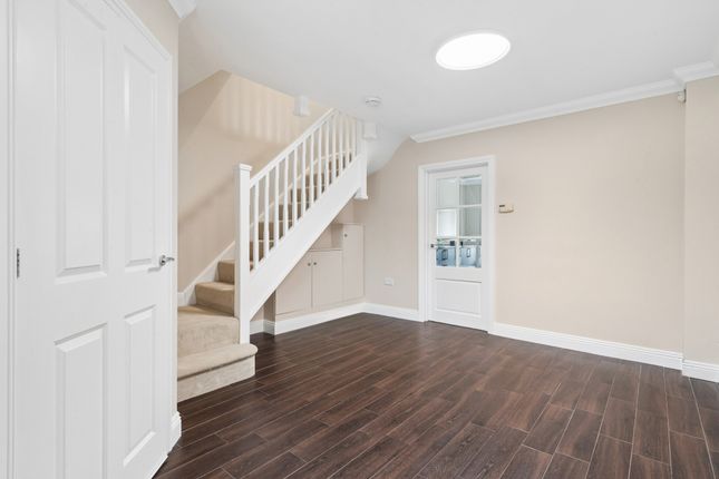 63 Hillside Gardens, Amersham photo 4