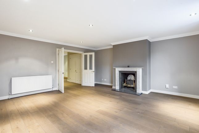 Flat to rent in Holloway Drive, Virginia Water