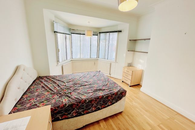Half Acre Road, Hanwell photo 5