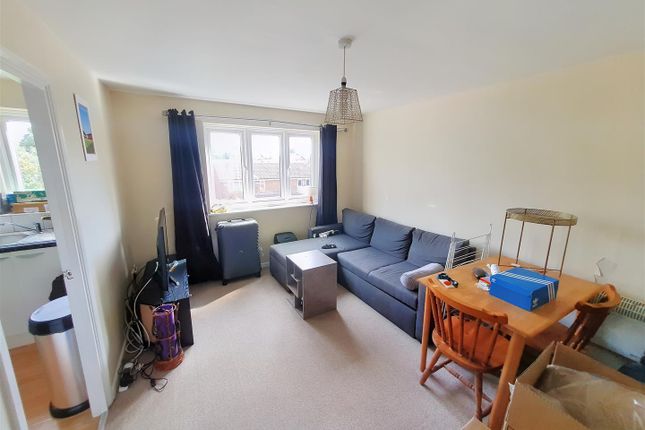 53, Alan Hocken Way, London photo 2