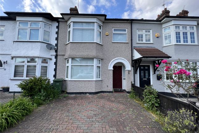Detached house to rent in Norwood Avenue, Romford