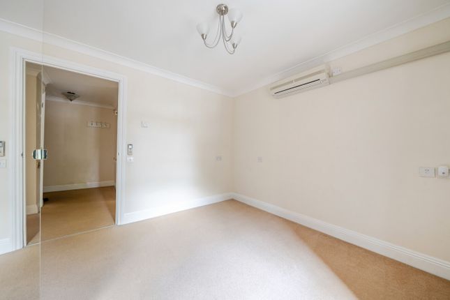 Flat 33, Hebron Court, 35, Hill Lane, Hampshire photo 4