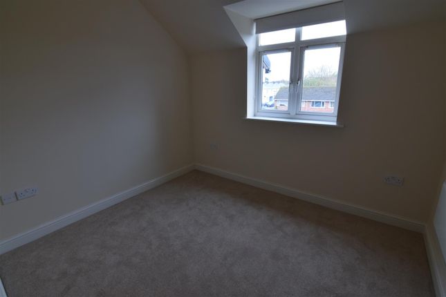 Woodville Court, Warwick photo 4