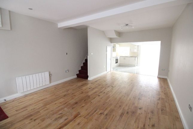 Thumbnail Terraced house to rent in Kempton Road, East Ham