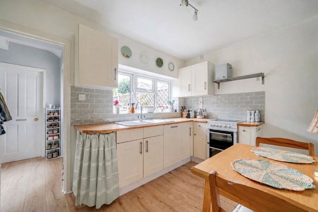 10, Lawnsmead, Guildford photo 4