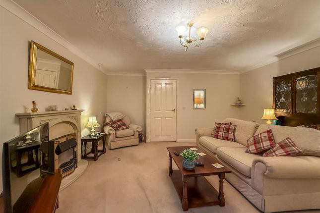 4, Haddon Court Hardwick Mount, Buxton photo 4