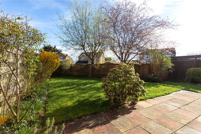 4, Stuart Close, York photo 3