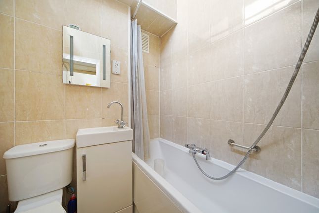 Thumbnail Terraced house to rent in Anderton Close, London