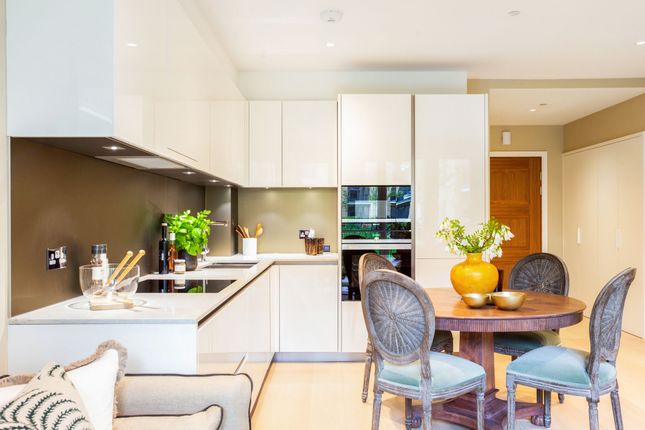 Flat for sale in 2 Pinewood Gardens, Teddington