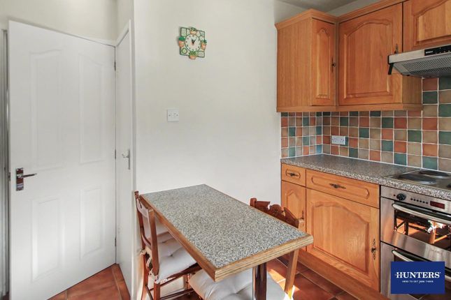 25, Staygate Green, Bradford photo 4