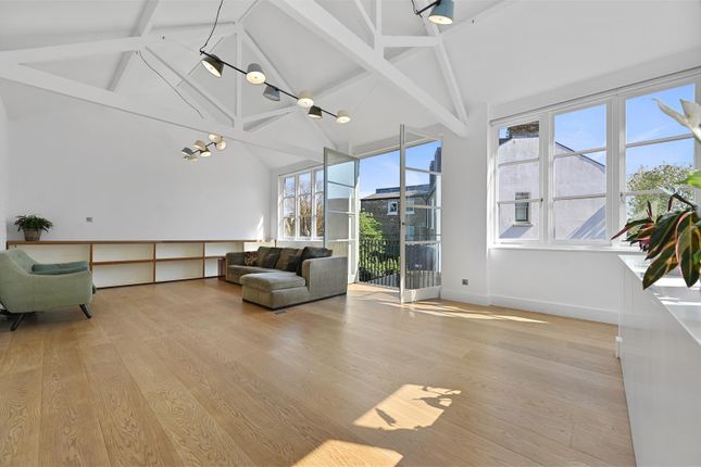 1 Hyde Mews, 161-163, Dalling Road, London photo 3