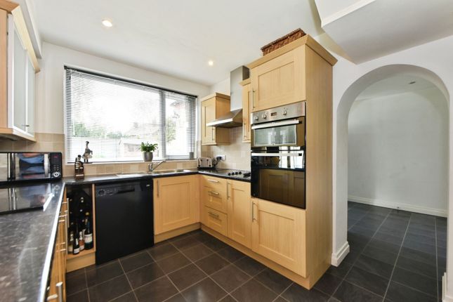 19, St. Annes Crescent, Grasscroft, Oldham photo 4
