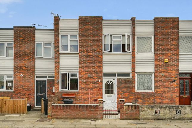 20 Foremark Close, Ilford photo 3