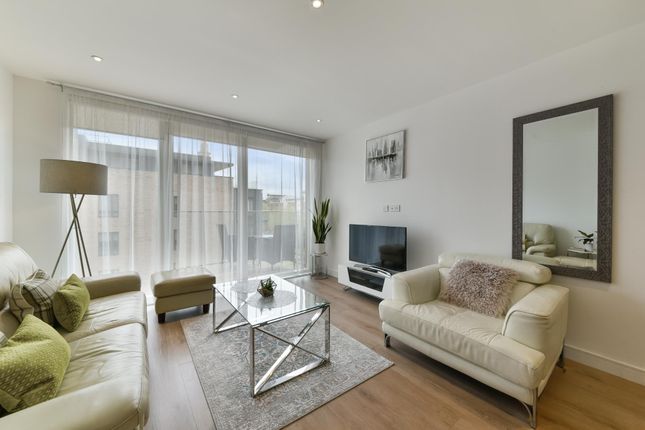 Flat for sale in Kempton House, Heritage Place, Brentford