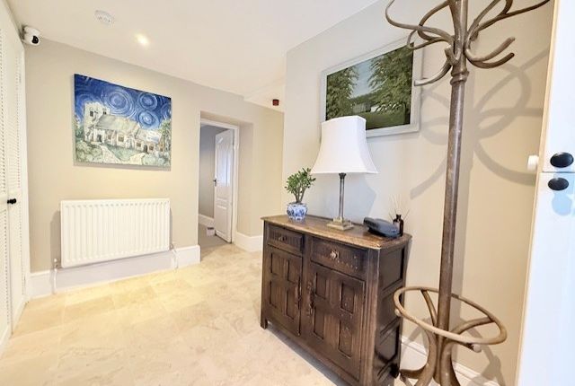 Flat 3, Meridian Court 23-25, Jevington Gardens, Eastbourne photo 2