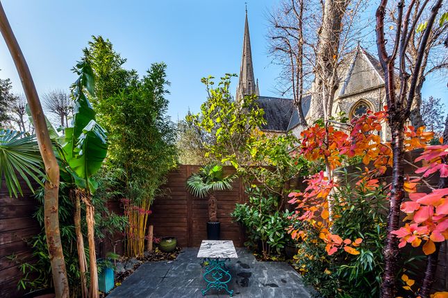 Terraced house for sale in Albion Road, London