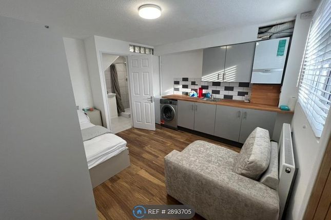 Meadow Close, Barnet photo 4