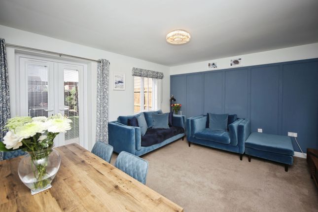 32, Bruton Avenue, Droitwich photo 3