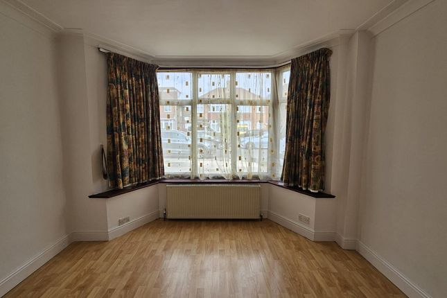 71, Tintern Avenue, London photo 4
