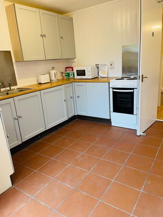6, Curran Close, Uxbridge photo 3