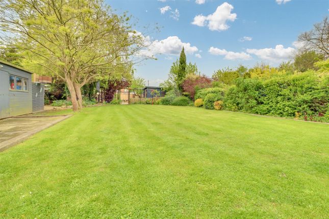 210, Nevendon Road, Wickford photo 2