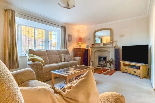 8, Royal Garth, Beverley photo 4