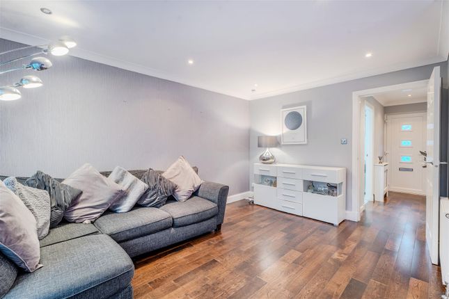 67, Strachur Crescent, Glasgow photo 3