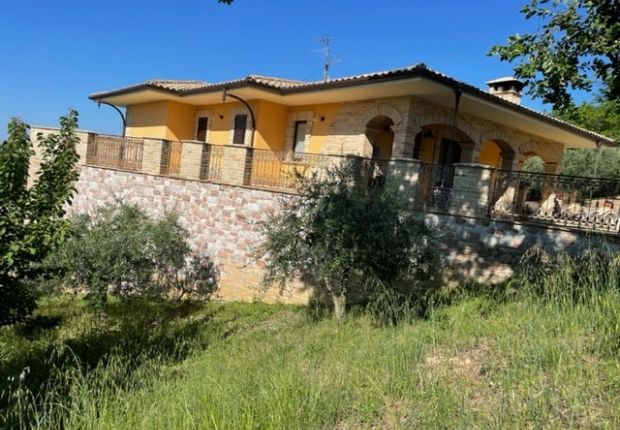 Detached house for sale in Chieti, Roccamontepiano, Abruzzo, CH66010