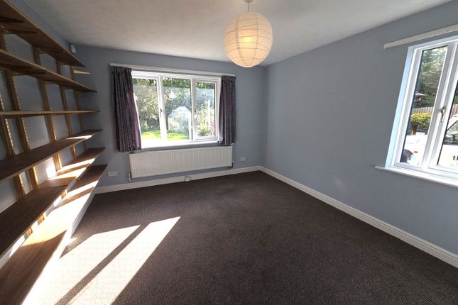 7, Lismore Park, Buxton photo 5