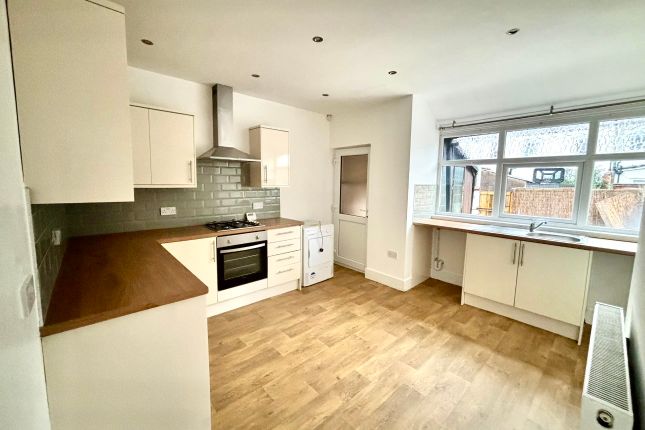 27, Airedale Avenue, Blackpool photo 3