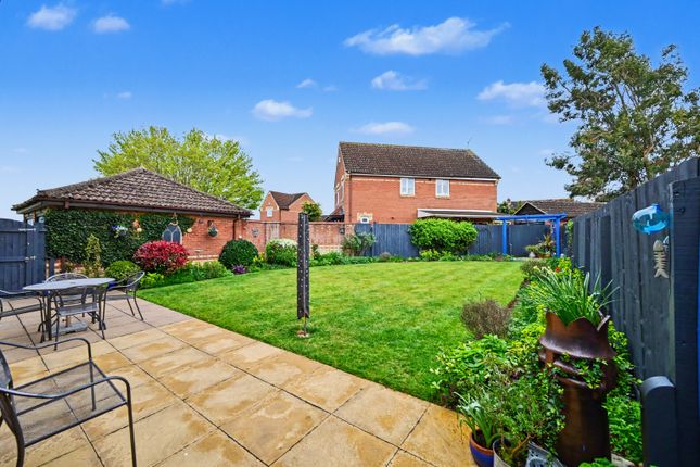 4, Tamar Close, Rugby photo 2