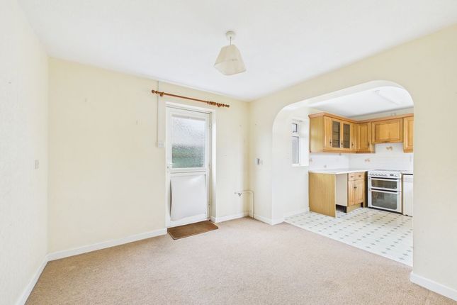 29, Maypole Knap, Somerton photo 3