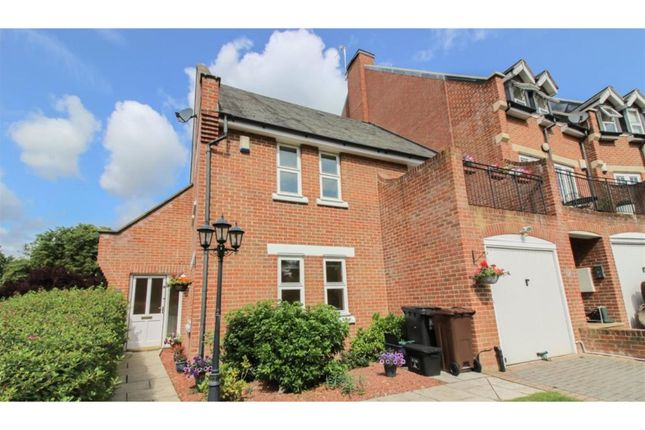End terrace house for sale in Strawberry Crescent, St. Albans