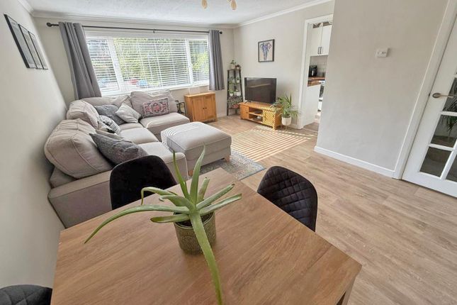 72, Arbour Close, Rugby photo 3