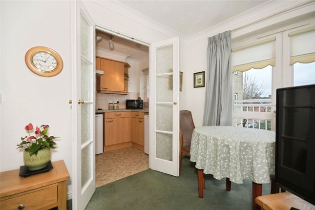 30, Stephenson Court, Chesterfield photo 3