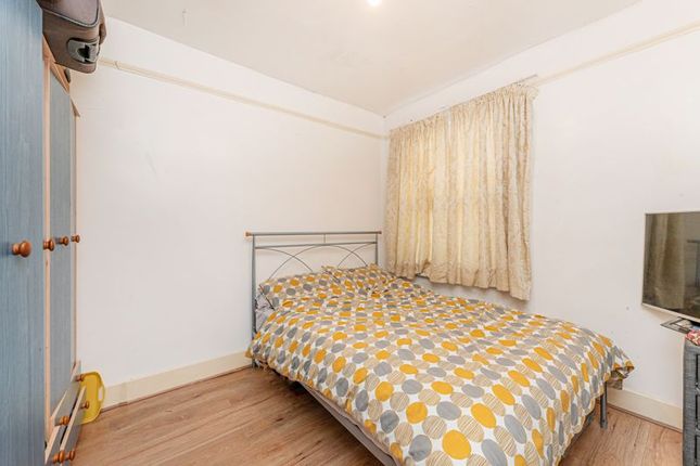 Flat for sale in Winchester Road, London