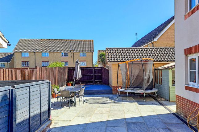 25, Olliver Acre, Littlehampton photo 4