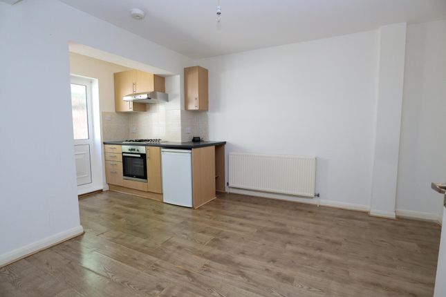 Flat 2, 131, Meadway, Coulsdon photo 2