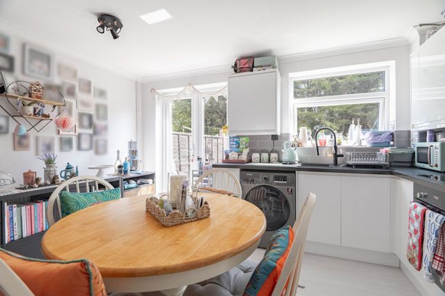 26 Dovedale, Lowestoft photo 4